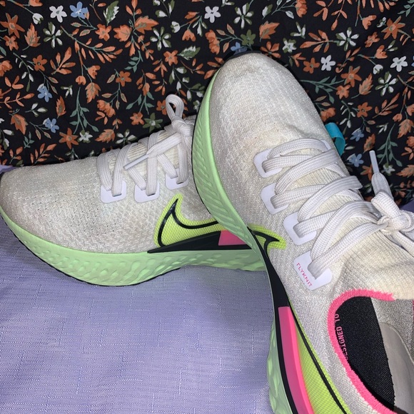 Nike React Infinity Run FK White/Black-Volt-Pink Glow CZ7993-100 - Picture 2 of 7